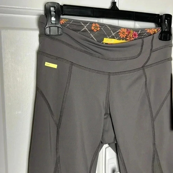 NWT LOLE RUN CAPRIS LOLE LEGGINGS XS GREY WITH YELLOW TRIM LOGO  REG 80$ - Picture 3 of 14